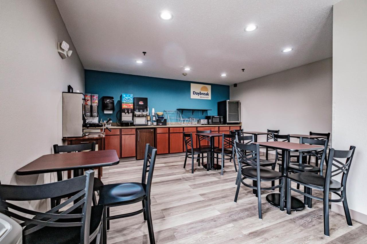 Days Inn By Wyndham Brunswick Bath Area מראה חיצוני תמונה