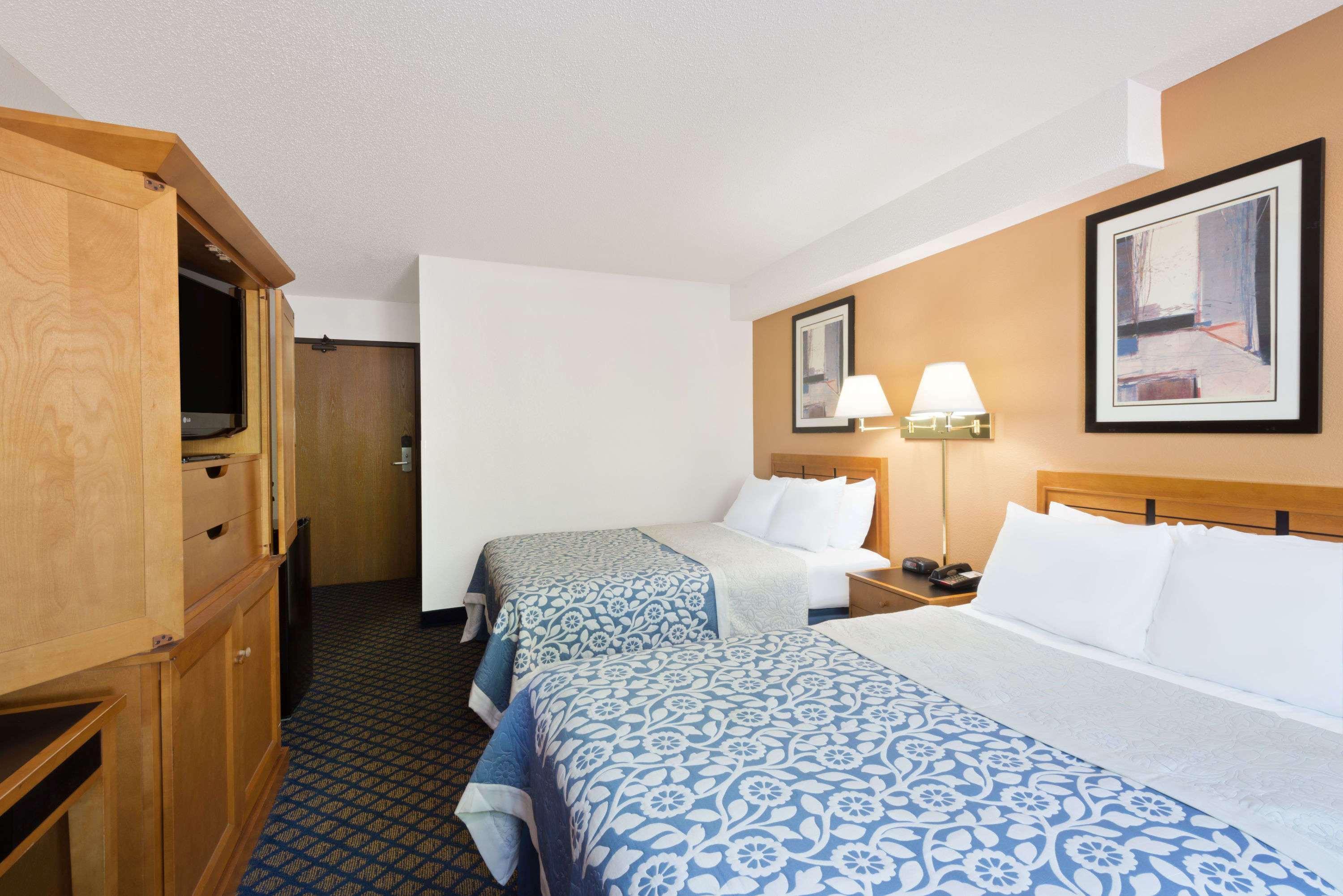 Days Inn By Wyndham Brunswick Bath Area מראה חיצוני תמונה