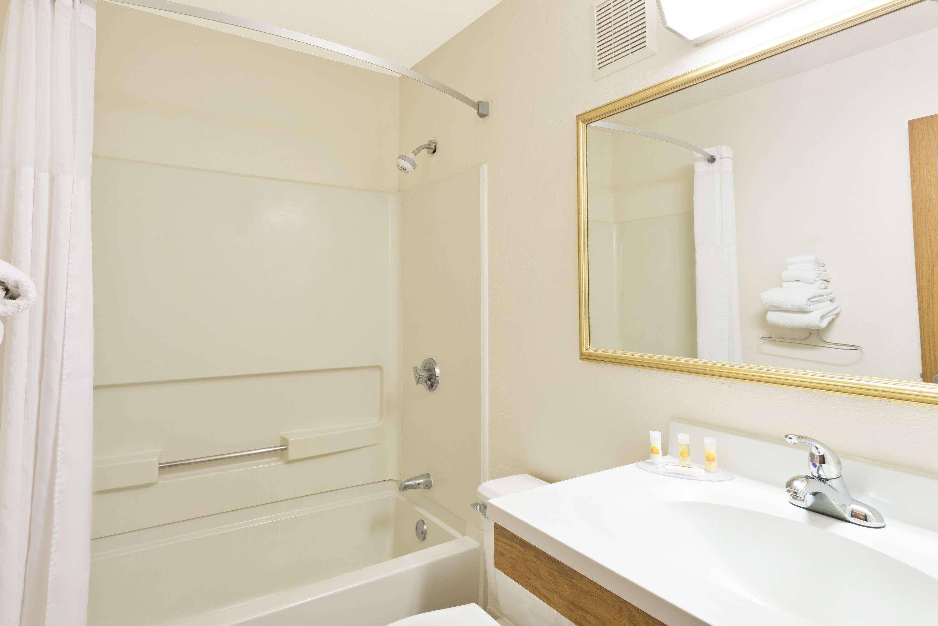 Days Inn By Wyndham Brunswick Bath Area מראה חיצוני תמונה