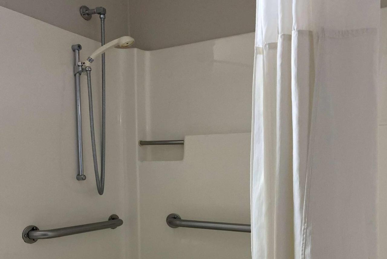 Days Inn By Wyndham Brunswick Bath Area מראה חיצוני תמונה