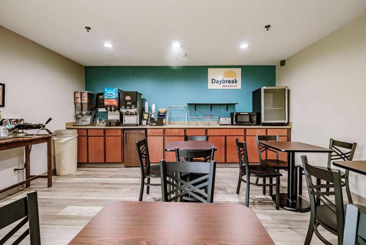 Days Inn By Wyndham Brunswick Bath Area מראה חיצוני תמונה